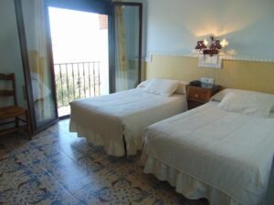 Habitación del hotel, dormitorio con dos camas 17