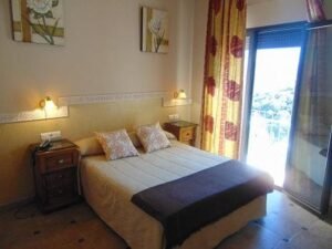 Habitación del hotel, dormitorio con una cama 30
