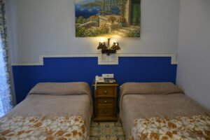 Habitación del hotel, dormitorio con dos camas 06